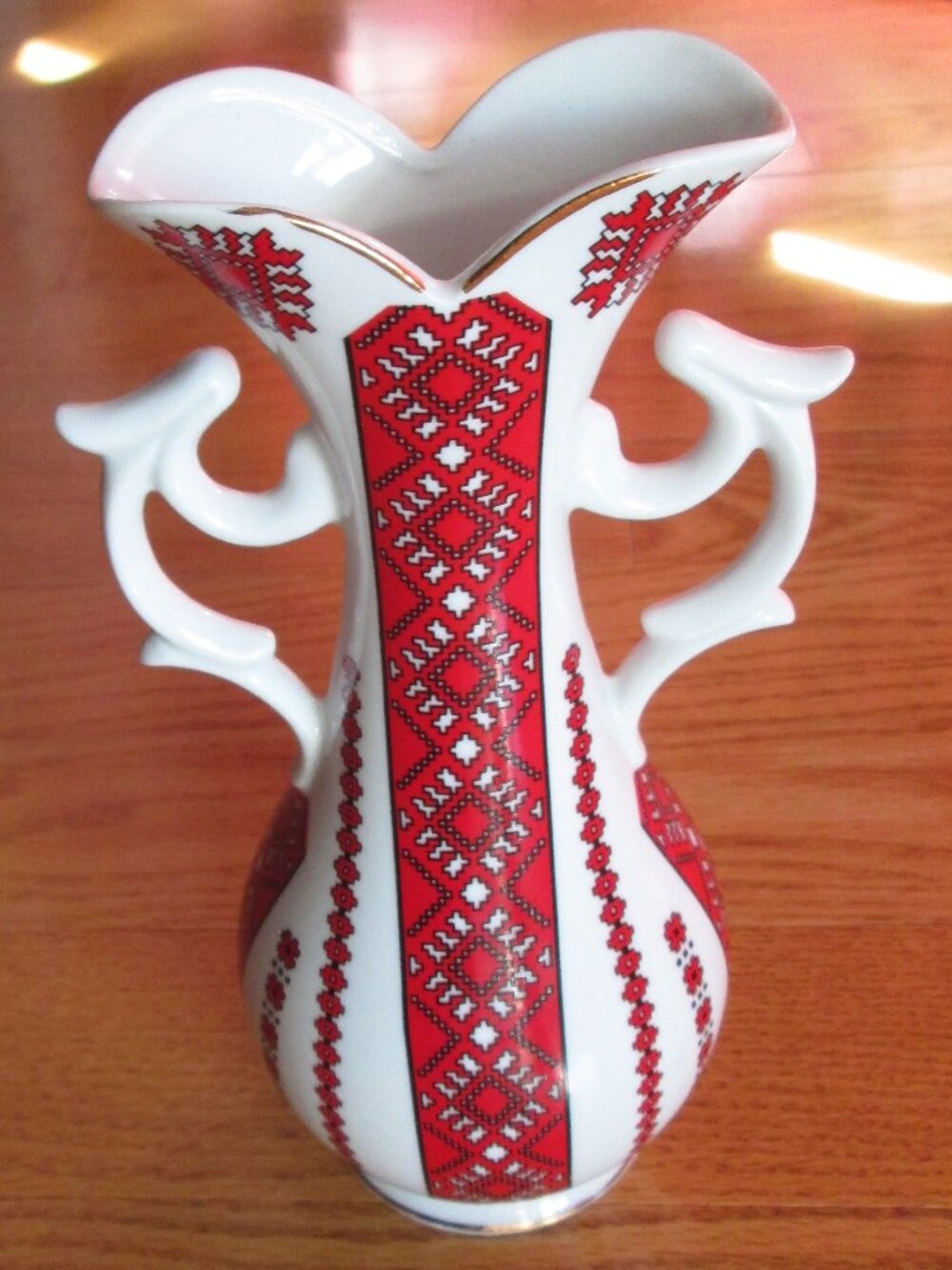 White Vase with all over red pattern 21 cm tall
